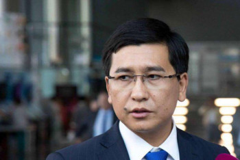 Фотография к новости: Асхат Аймагамбетов предложил обучать авторов школьных учебников