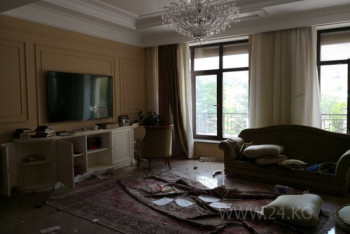 Фотография к новости: Опубликовано видео разгромленного дома Атамбаева 