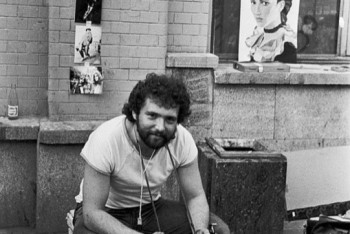 Фотография к новости: Бузову заметили на фотографии 80-х годов