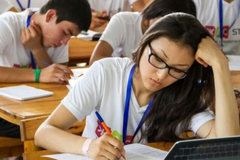 Фотография к новости: На тестировании для поступления в магистратуру в столичном вузе изъяли более 400 смартфонов