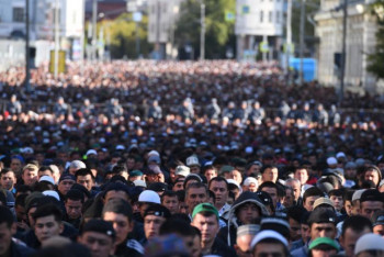 Фотография к новости: Рекордное количество мусульман отметили Курбан айт в Москве