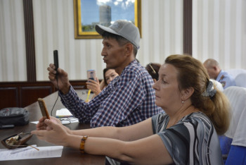 Фотография к новости: Оснастить школьную форму световыми отражателями предложили блогеры Казахстана