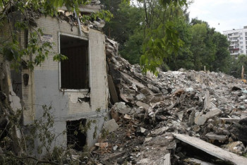 Фотография к новости: Житель Арыси топором разрушил свой дом, чтобы ему построили новый