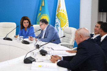 Фотография к новости: За пять минут до... — в сети появились фото с Политбюро "Nur Otan"