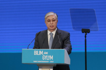 Фотография к новости: Токаев поручил увеличить зарплаты учителям в два раза