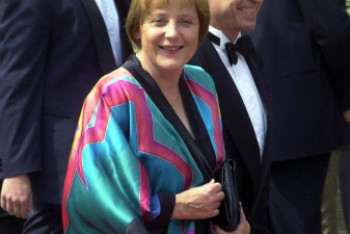 Фотография к новости: Ангела Меркель появилась на публике в наряде 20-летней давности