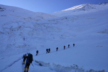Фотография к новости: Спасение казахстанских альпинистов начнется после улучшения погоды – КЧС