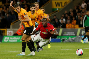 Фотография к новости: Невероятный гол футболиста "Вулверхэмптона" лишил "МЮ" победы в матче АПЛ 