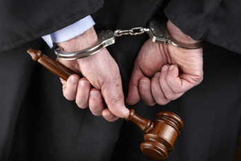 Фотография к новости: "Троица правосудия" осуждена за взяточничество в ВКО