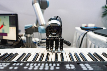 Фотография к новости: Всемирная выставка робототехники открылась в Пекине 