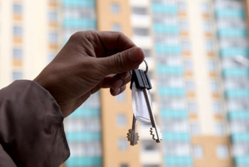 Фотография к новости: На 50 млн тенге обманула алматинцев женщина, обещавшая жилье по госпрограмме