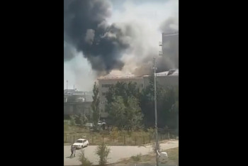 Фотография к новости: Драмтеатр горит в Атырау