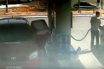 Фотография к новости: В Helios расследуют видео со сливом бензина на АЗС