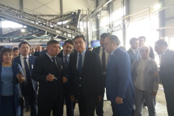 Фотография к новости: Премьер-министр ознакомился с развитием промышленности в Актобе