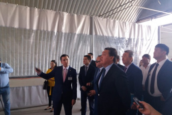 Фотография к новости: Аскар Мамин протестировал работу нового комплекса придорожного сервиса в Актобе