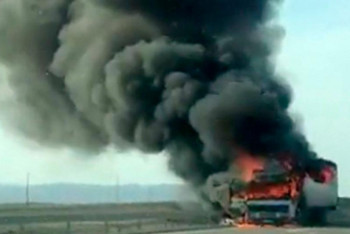 Фотография к новости: Фура сгорела на трассе в Мангистау