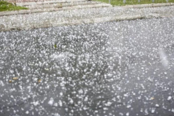 Фотография к новости: Град размером с горох прошел в Рудном  