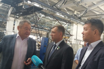 Фотография к новости: Мажилисмен Симонов: положительные перемены АЗНО связаны с хорошим маркетингом завода   