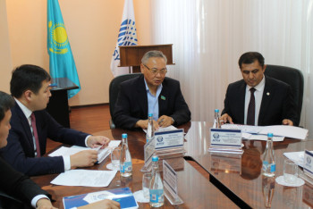 Фотография к новости: Как развивается бизнес в Алматинской, области узнал парламентарий Оксикбаев