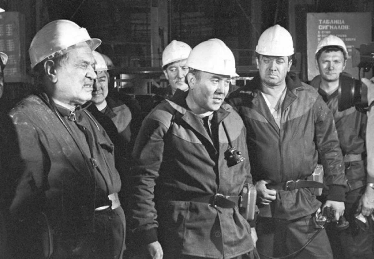  В забое с шахтерами (1990) чб