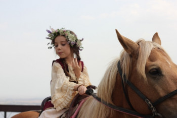 Фотография к новости: Данэлия Тулешова выпустила клип на песню "Мама" на казахском языке