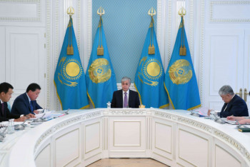 Фотография к новости: Токаев поручил сократить имиджевые траты