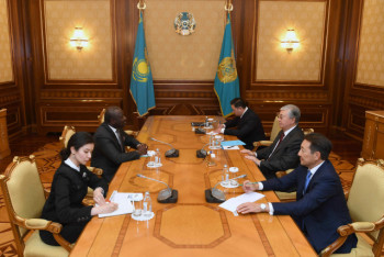 Фотография к новости: Токаев принял лауреата Назарбаевской премии 