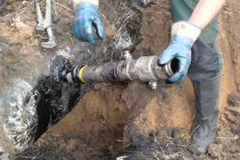 Фотография к новости: Члены ОПГ похитили тонны нефти на 350 млн тенге в Мангистау