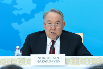 Фотография к новости: Назарбаев наградил именными премиями Юкия Амано и Лассина Зербо