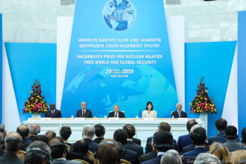 Фотография к новости: Елбасы предложил ликвидировать ядерные полигоны