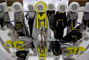 Фотография к новости: "За хлебом в магазин и на подиум": Дизайнер создает модные вещи для казахстанцев