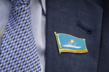 Фотография к новости: ЦИК зарегистрировал Абдыкаликову, Омарбекову и Ашимбетова депутатами Мажилиса