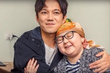 Фотография к новости: Димаш Кудайберген осуществил мечту тяжелобольной фанатки из Казани