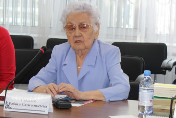 Фотография к новости: Токаев наградил ученого Института языкознания орденом "Барыс"