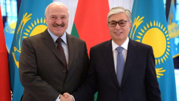 Фотография к новости: Токаев поздравил Лукашенко с юбилеем