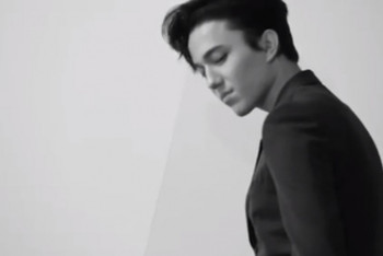 Фотография к новости: Черно-белым имидж-клипом поделился с фанатами Димаш Кудайберген