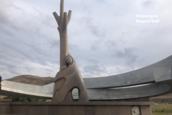 Фотография к новости: На восстановление памятника погибшим во время наводнения в Кызылагаше дали три дня