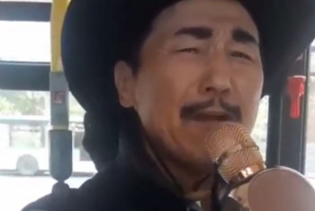 Фотография к новости: Поющий в автобусе Нур-Султана  пассажир восхитил пользователей Instagram