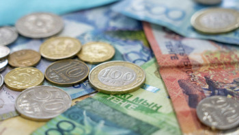 Фотография к новости: "Потратят свои накопления, а завтра придут требовать пенсии у государства" - эксперт