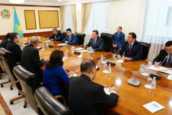 Фотография к новости: Премьер-министр встретился с главой Chevron