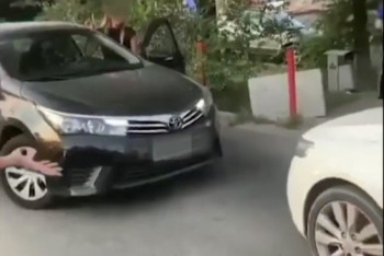 Фотография к новости: Две автоледи не уступали друг другу дорогу и создали пробку в Алматы