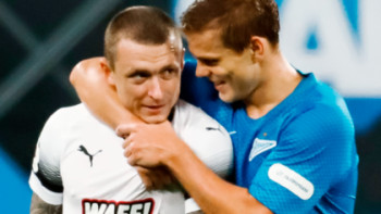 Фотография к новости:  Футболистов Кокорина и Мамаева освободили по УДО