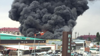 Фотография к новости: Сильный пожар в Алматы: горят склады