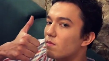 Фотография к новости: Работаем: Видео после фотосессии выложил в Сеть Димаш Кудайберген