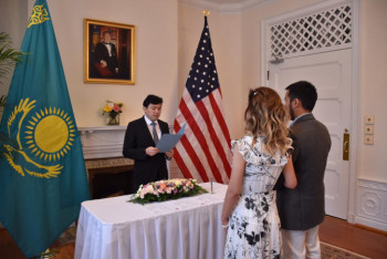 Фотография к новости: Студенты "Болашака" сыграли свадьбу в посольстве Казахстана в США