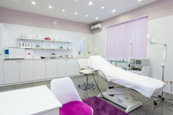 Фотография к новости: Жители массово пожаловались на косметологическую клинику в Атырау