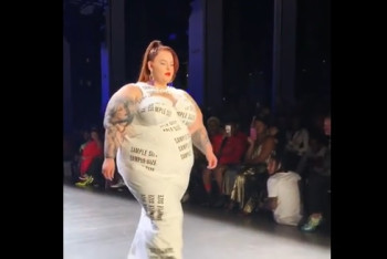 Фотография к новости: Самая тучная в мире модель вышла на подиум и похвасталась грудью