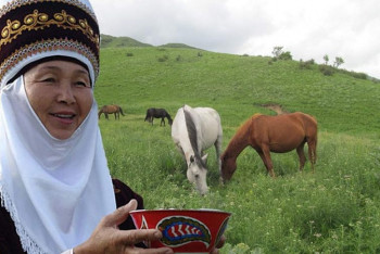 Фотография к новости: Десять тысяч литров кумыса приготовят в Карагандинской области