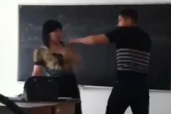 Фотография к новости: Три школьника издеваются над учителем в Казахстане. Видео попало в Сеть