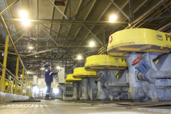 Фотография к новости: Сотни металлургов боятся замерзнуть и стать безработными в ВКО 